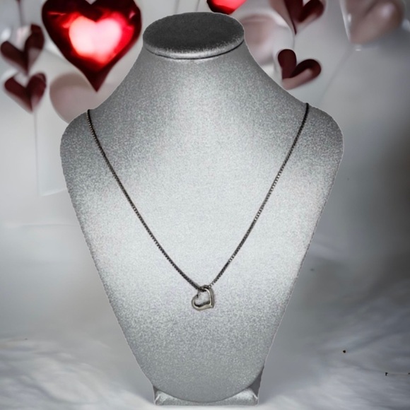 STERLING SILVER NECKLACE Floating heart charm Box chain 20” Whimsical Like new - Picture 3 of 6